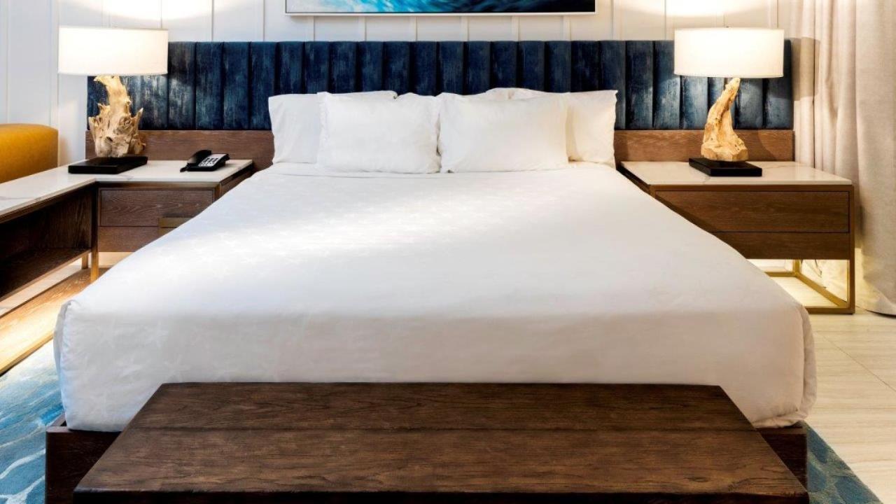 チーカ　ロッジ ＆ スパ イスラモラダ エクステリア 写真 A bed with a duvet cover