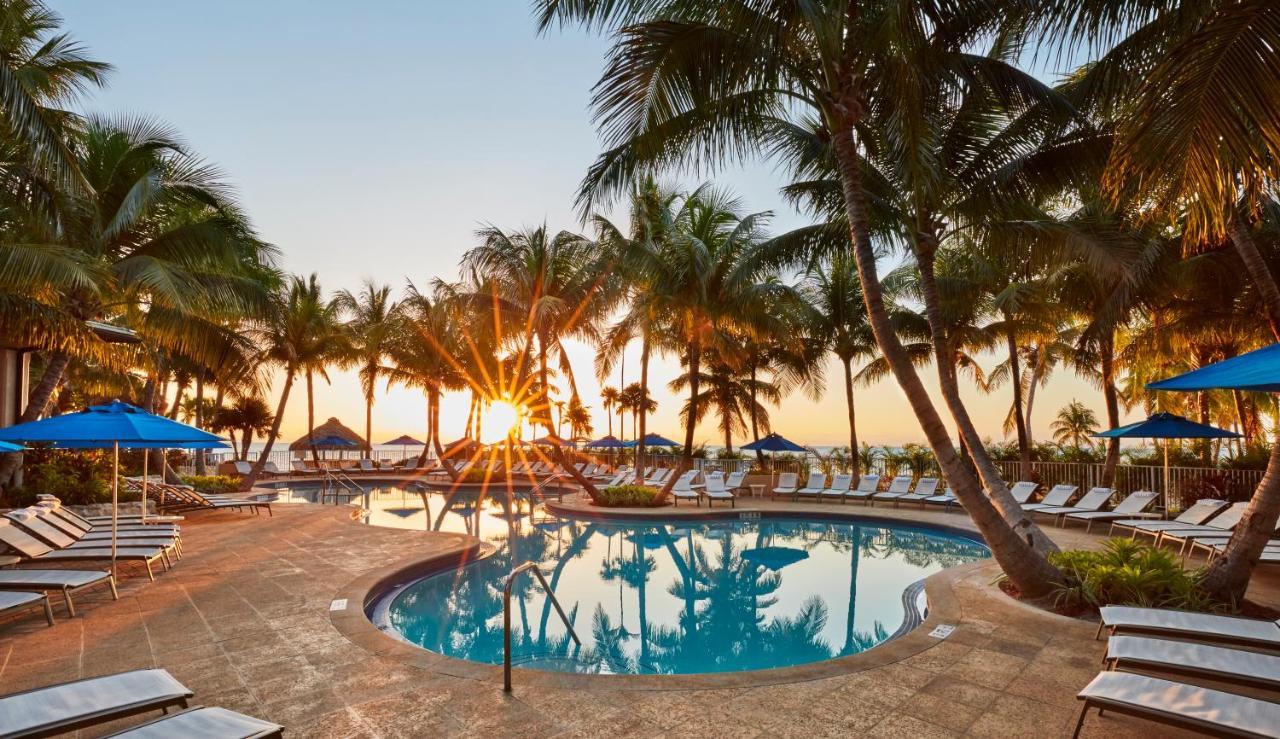 チーカ　ロッジ ＆ スパ イスラモラダ エクステリア 写真 The pool at the Boca Raton Resort