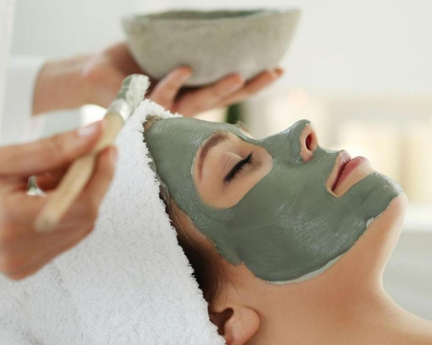チーカ　ロッジ ＆ スパ イスラモラダ エクステリア 写真 A woman with a facial mask