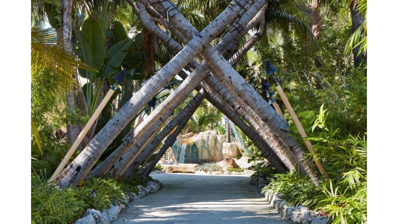 チーカ　ロッジ ＆ スパ イスラモラダ エクステリア 写真 Entrance to the Palm Beach Zoo